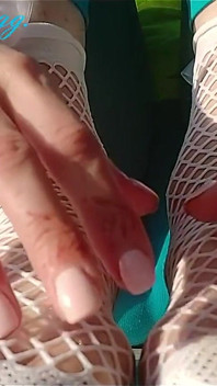 Urut kaki, kaki basah tergelincir kaki, kaki ringan mengusap kuku yang cantik, Pedikure Seksi Ginnagg