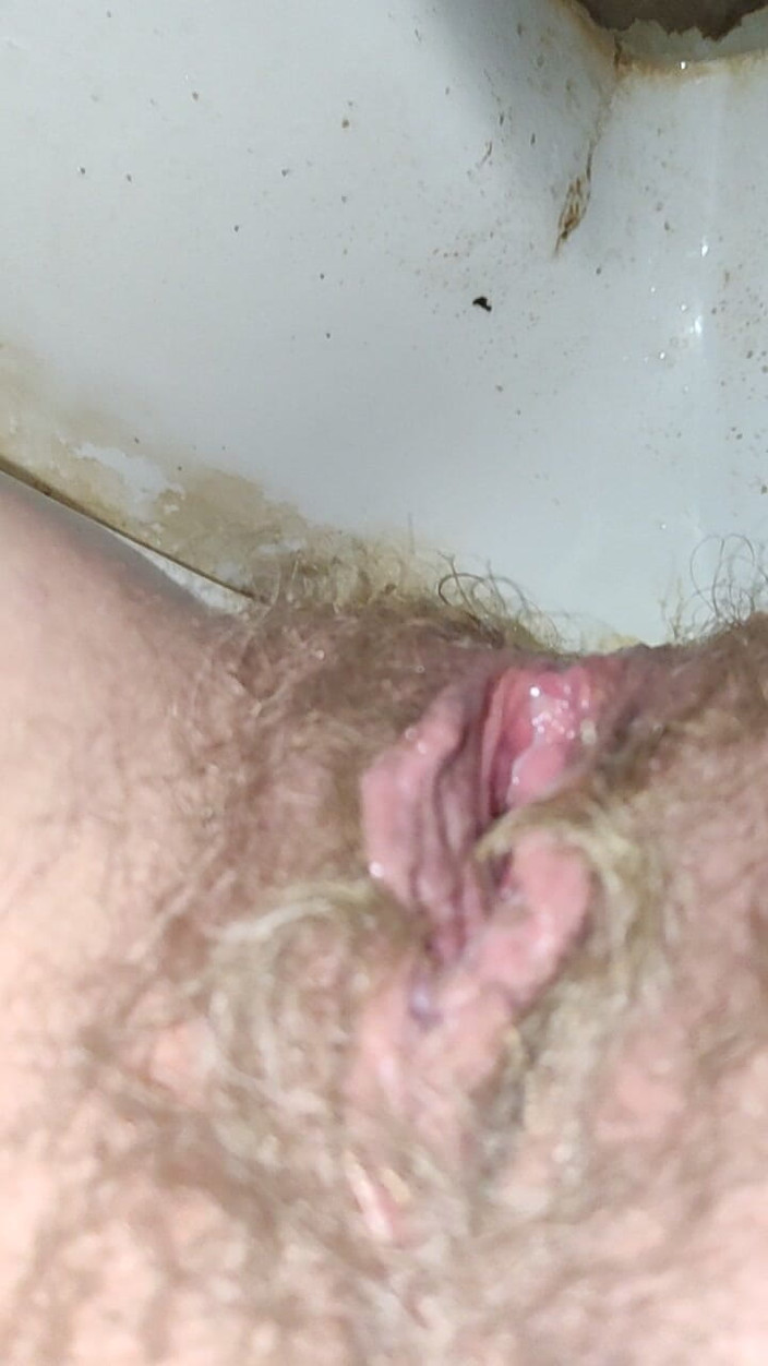 Risky Hairy Couple: Velká nálož čůrání z chlupaté kundičky