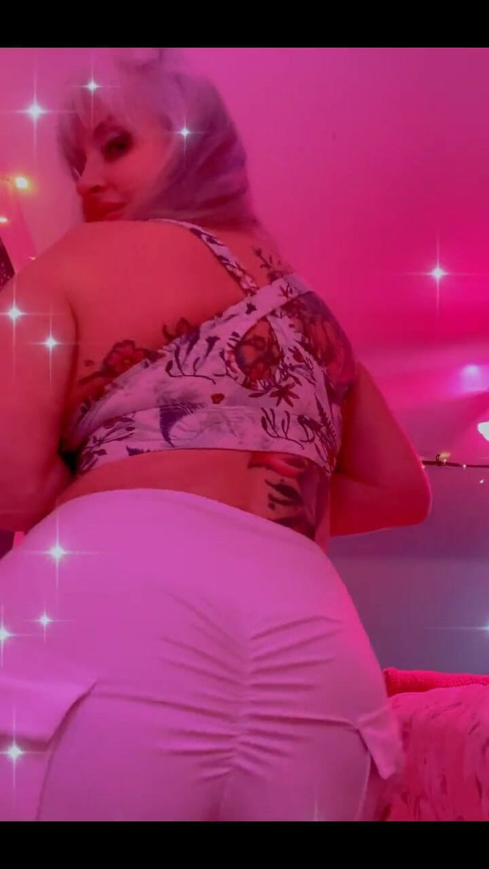 PaintedRose: Ładny i mokry tyłek do jogi