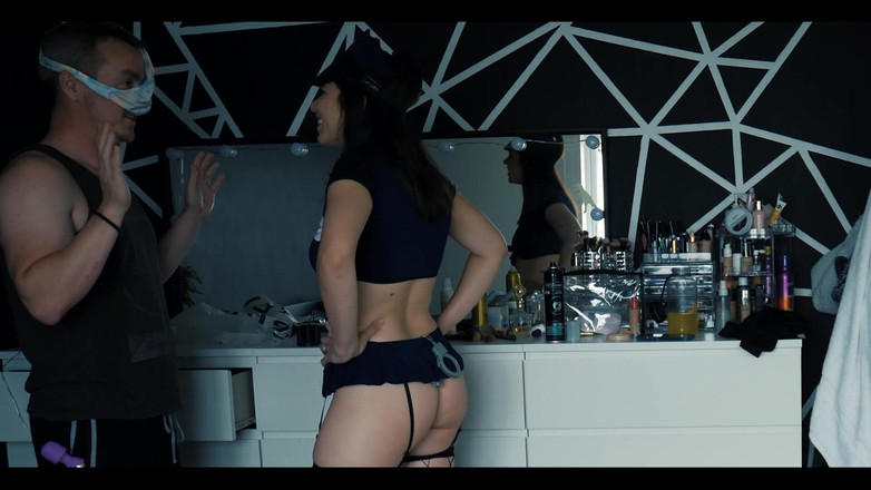 Samantha Flair: Policial pega calcinha completo 1