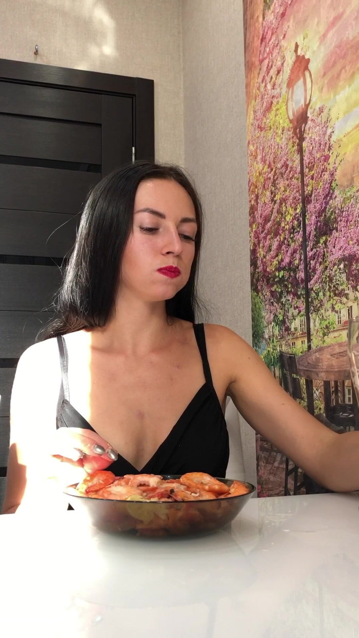 Princess Monica: Fetish Membakar Makanan
