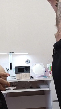 継母がペニスをしゃぶってから、彼女の巨大なおっぱいに精液を注ぎます