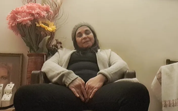 Mommy big hairy pussy: JOI Spanish Stepmom Jerkoff