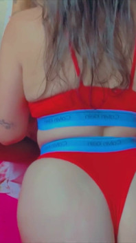 Joi pompino caldo con sborra sulle tette
