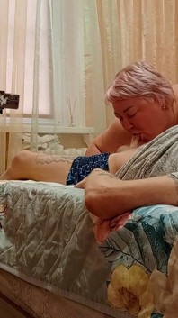 Mulut ibu mertua membuatkan batang saya pancut