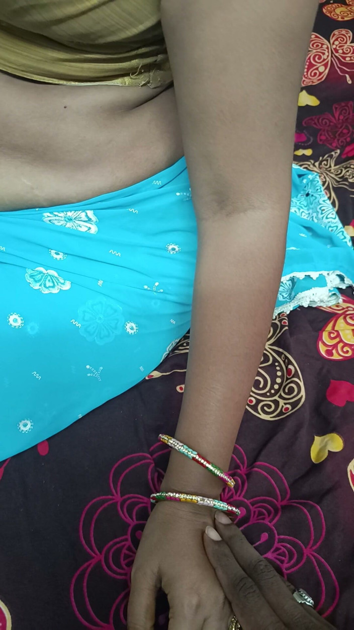 Desigirlsiri: Desi India Aunty Fucking with House Owner for Paying Rent...