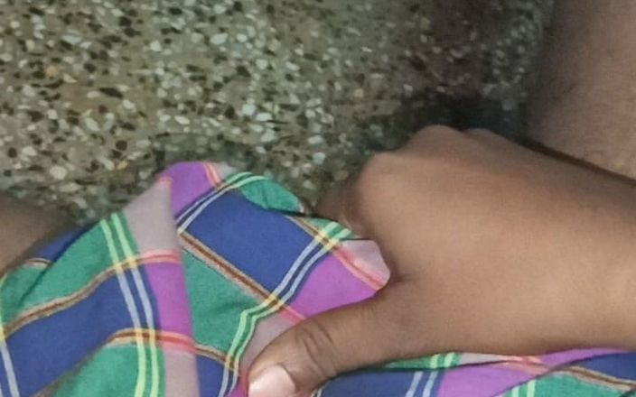 Sweet Indian cock: Bhabhiは、クソホームで猫を吸って舐めます