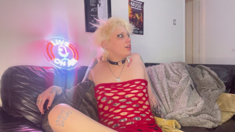 Glitterqueen1999: La bite de mon demi-frère penectomie me déçoit