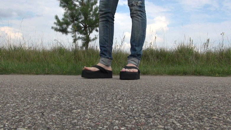 Heelex: Crossdresser with Sexy Feet Flashing Cock