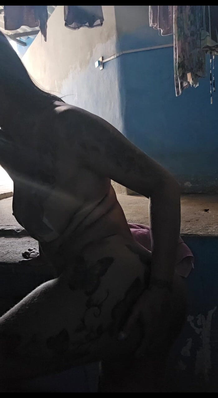 Renata Frazao: Saya mengambilnya di balkoni.