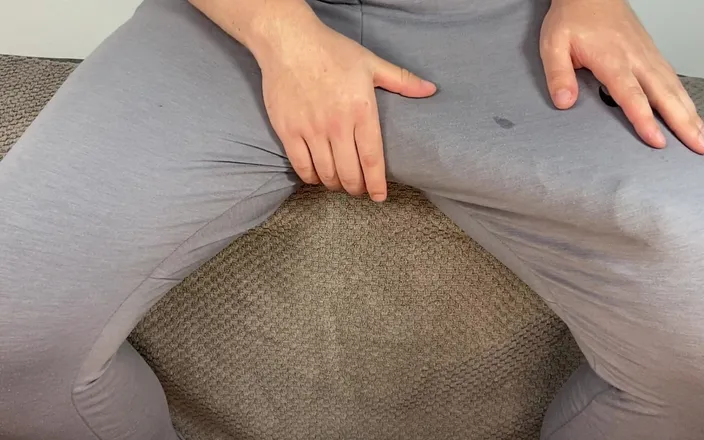 Lucas Nathan King: Huge Cock Hands Free Cumshot in Pants