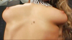 Black Sinner: Joven puta caliente juega con una gran polla negra!