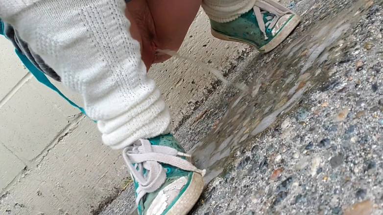 Nerdy_faery: Avventure di piscio alla cassonetto, darsena e bagno pubblico