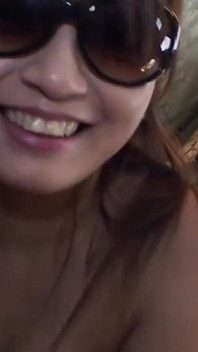 Behaarte asiatin in szene-3_pretty vollbusige asiatin hat spaß mit einem großen dildo und fickt am ende ihre haarige muschi