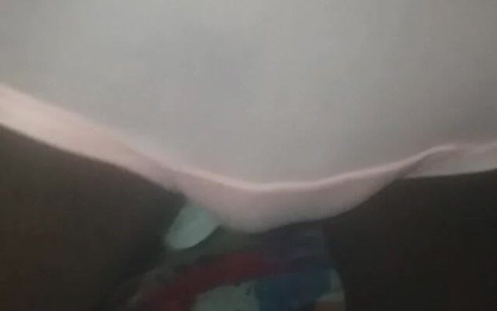 Badman4606: Garip travesti siyah zenci seksi götünü gösteriyor.