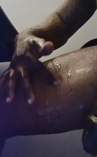 Amadeus: 精液滴在我的腿上，等到锁定结束，射在你脸上