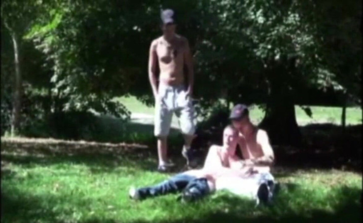 Crunch Boy: Scally boy sucks 2 cocks of french twinks in a park