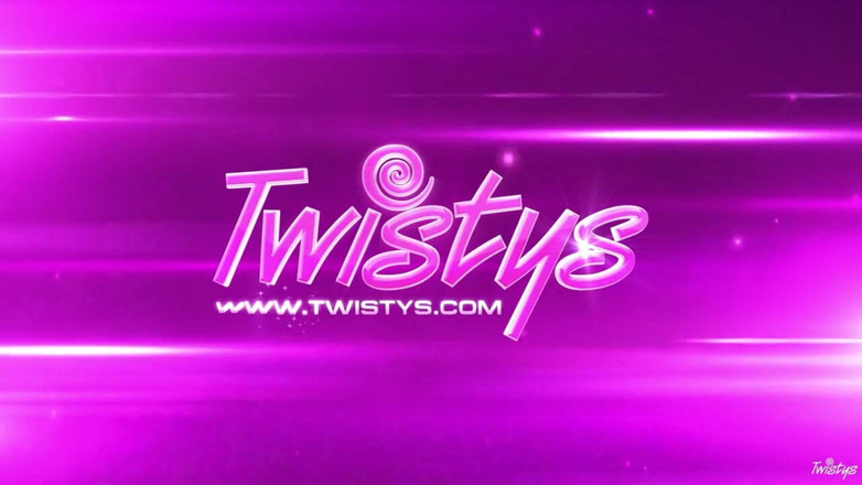 Twistys: Twistys - das perfekte kleine blonde Spielzeug Chloe Toy zeigt sich
