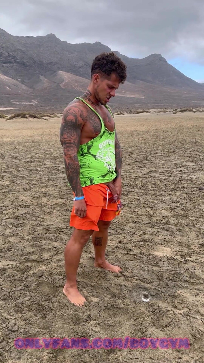 BoyGym: समुद्र तट पर पेशाब, मैं डिस्कवर न होने की कोशिश करता हूं