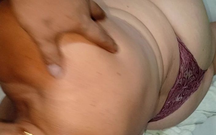 Milfta boohot: Oralsex av en pervers styvmormor som ger det till sin...