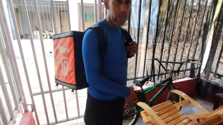 Adribella69: Lelaki Penghantar Akhirnya Mengongkek Pantat Besar Montel Dan Dia Akhirnya...