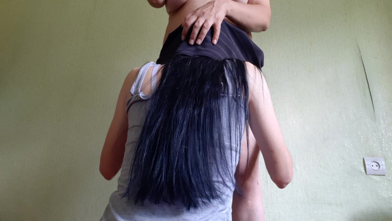 Lesbian-candys: Jag ger cunnilingus till min MILF styvmamma när hennes man...