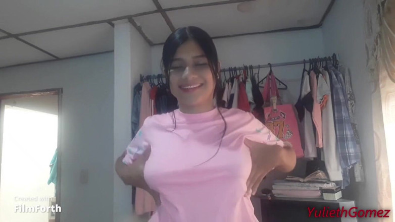 Yulieth Gomez: Tiba-tiba di rumahku, aku ngentot memek sempitku habis-habisan di kamar!