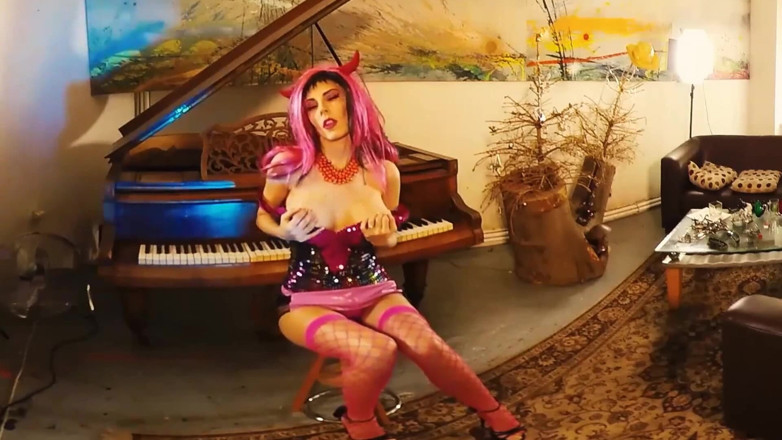 Leon Lambert Girls Twerk Parties CFNM: Iubita mea studentă cu țâțe mari Flo îmi vizitează studioul de artă...
