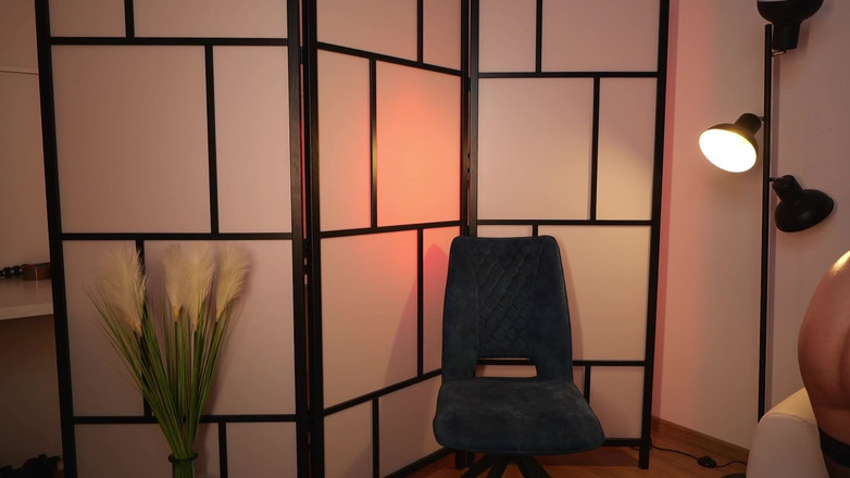 Stella Cardo: 金发女郎非常接近地展示多汁