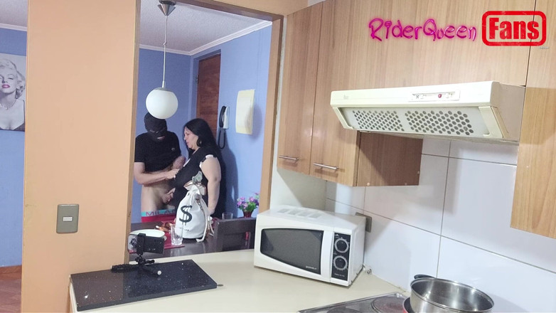 Riderqueen: Videos for Fans: a Masked Young Man Fucks Me in...