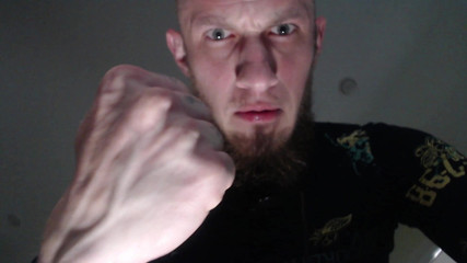 Hunky time: Hetero man domineert