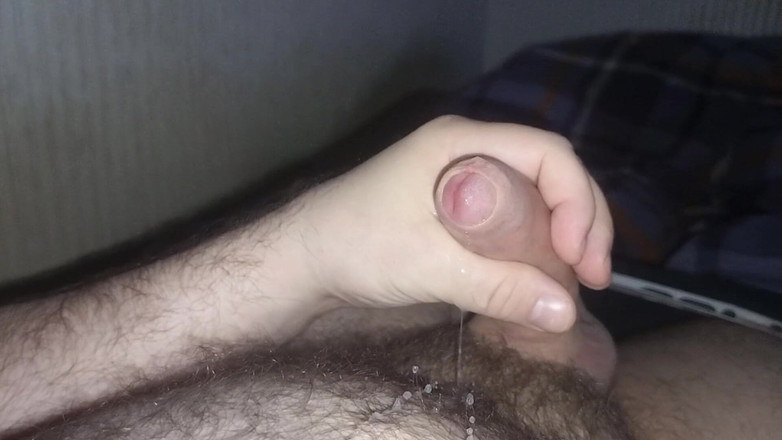 Uhri: Masturbieren auf dem bett und riesiger cumshot auf meinen haarigen...