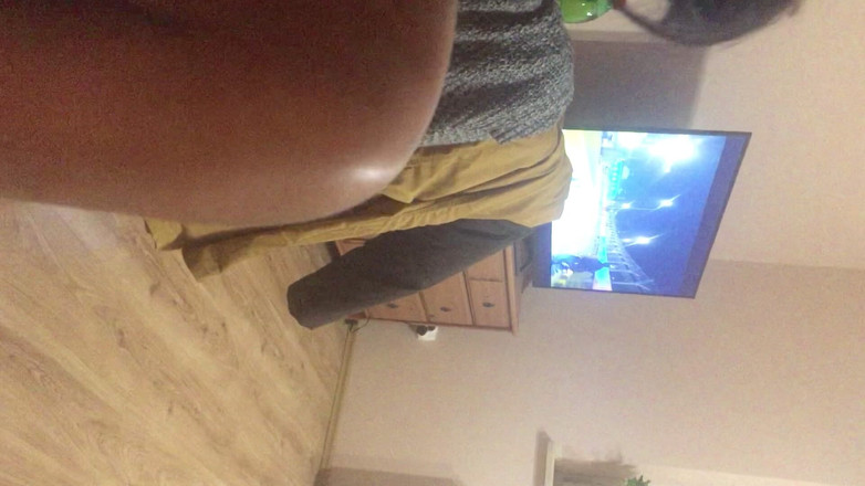 Megacute9999: インドネシア人がひざまずいてチンコをしゃぶる