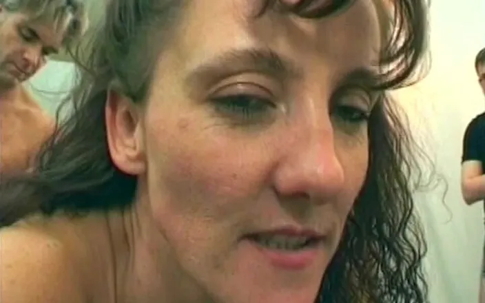 Deutsche Frauen: Top-class German Stepmom Swallows a Huge Load of Cum in...