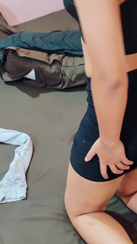 Chica universitaria malaya caliente follada duro en posición de perrito