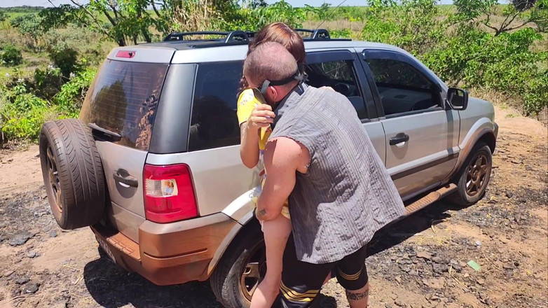 Carmona's films: जोड़ा हैलोवीन पर डेरा डालता है और उसकी पत्नी राक्षस द्वारा चोदी जाती है