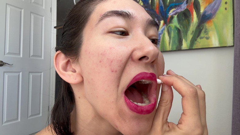 Ms_Emmy_Lynn: Lipstik merah terang