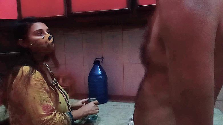 HotQueenPk: Malik ny house メイド Ko キッチン Sy Room Mai Bulaya Aur Nanga...
