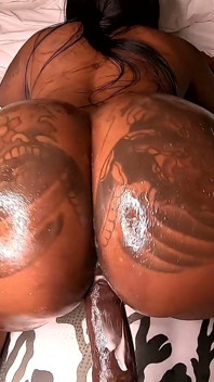 55인치의 큰 흑인 엉덩이 따먹기 POV