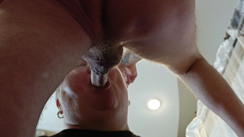 Zona901: キッチンで隣人の口を突いて射精する