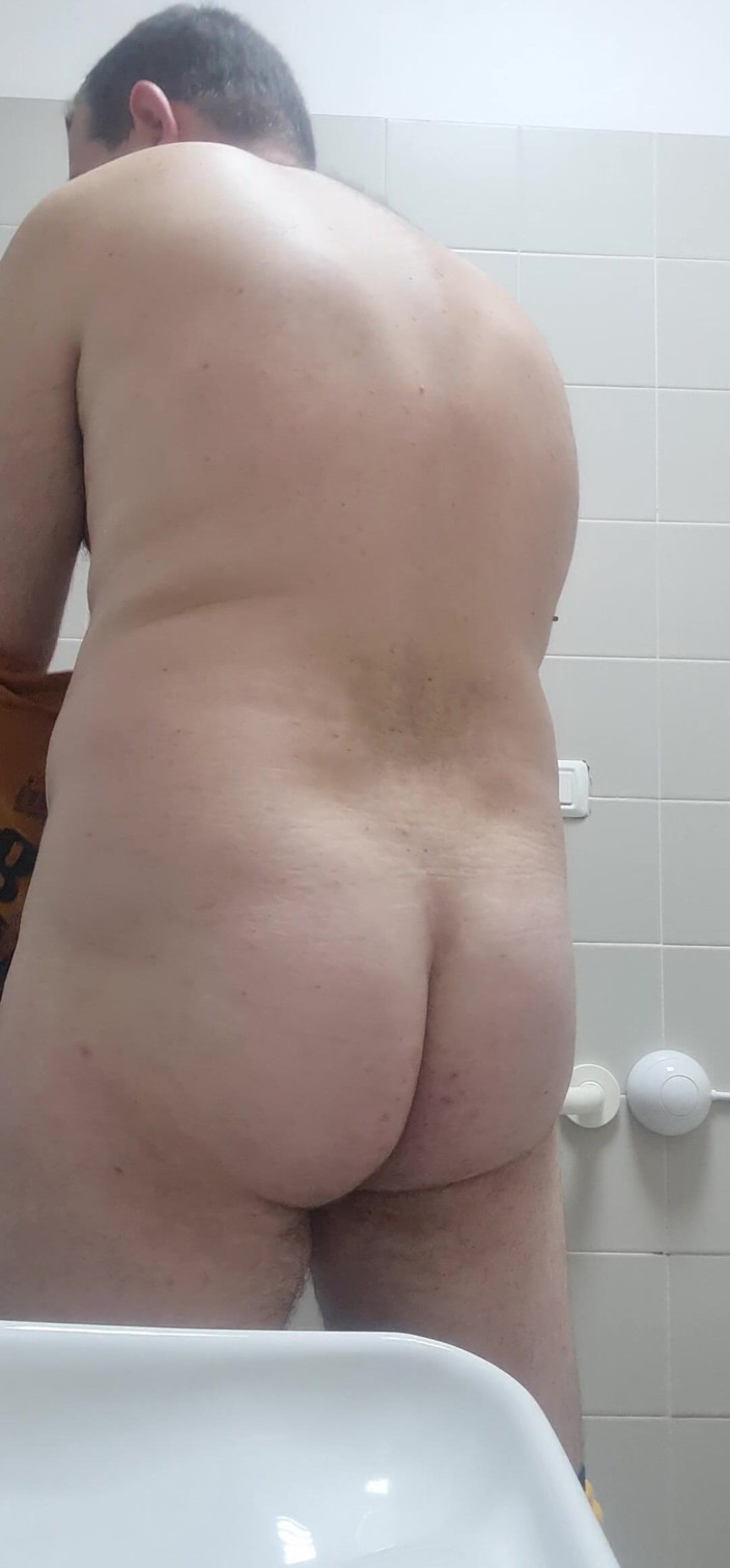 Mirko2589: Sono Tutto Nudo in Bagno