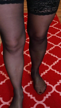 Asmr Nylon Walking on Carpet - Sheer Stockings Feet and Soft Footstep Sounds