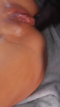 Büyük zenci yarağı anal masaj ve etli amcık dudakları orta yaşlı seksi kadın için dölleme