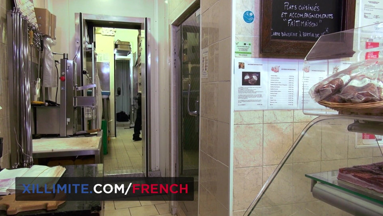 French girls at work: Anissa Kate se fait sodomiser dans la cuisine