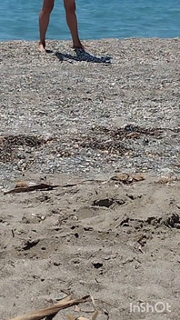 Telanjang Di Pantai Menikmati