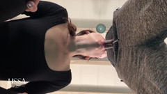 Lissa Brown: 체육관에서 얼굴에 사정