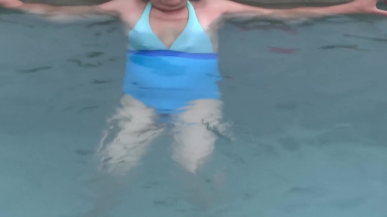 Ardientes69: Video 1 ze 3 - Moje 58letá manželka se předvádí na pláži