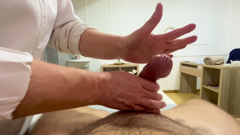 happyvids33: Świetne szczęśliwe zakończenie w Lokalnym salonie masażu - prawdziwa masażystka