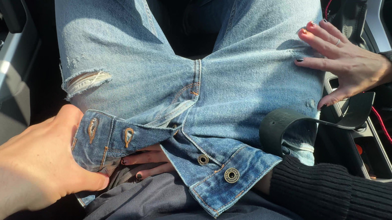 Tommy e Annika: 非常にマンコのブロンドがショッピングモールの駐車場でチンポをしゃぶってデザイナーバッグを手に入れる