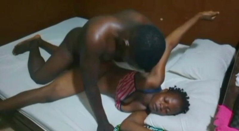 Pornsexlive: Suri rumah baru dikongkek suami bosnya